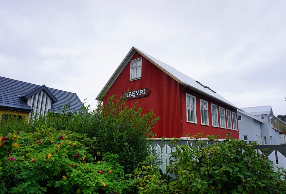 A red cabin on Westman Island.